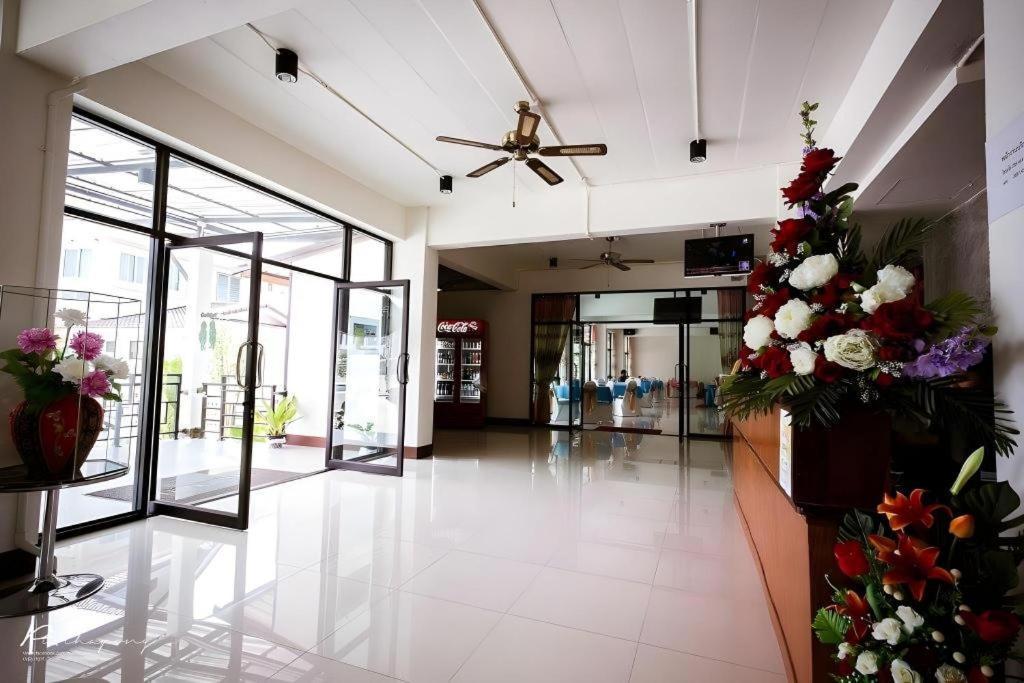 โรงแรมพรสิริ ศรีสะเกษ Sisaket ภายนอก รูปภาพ