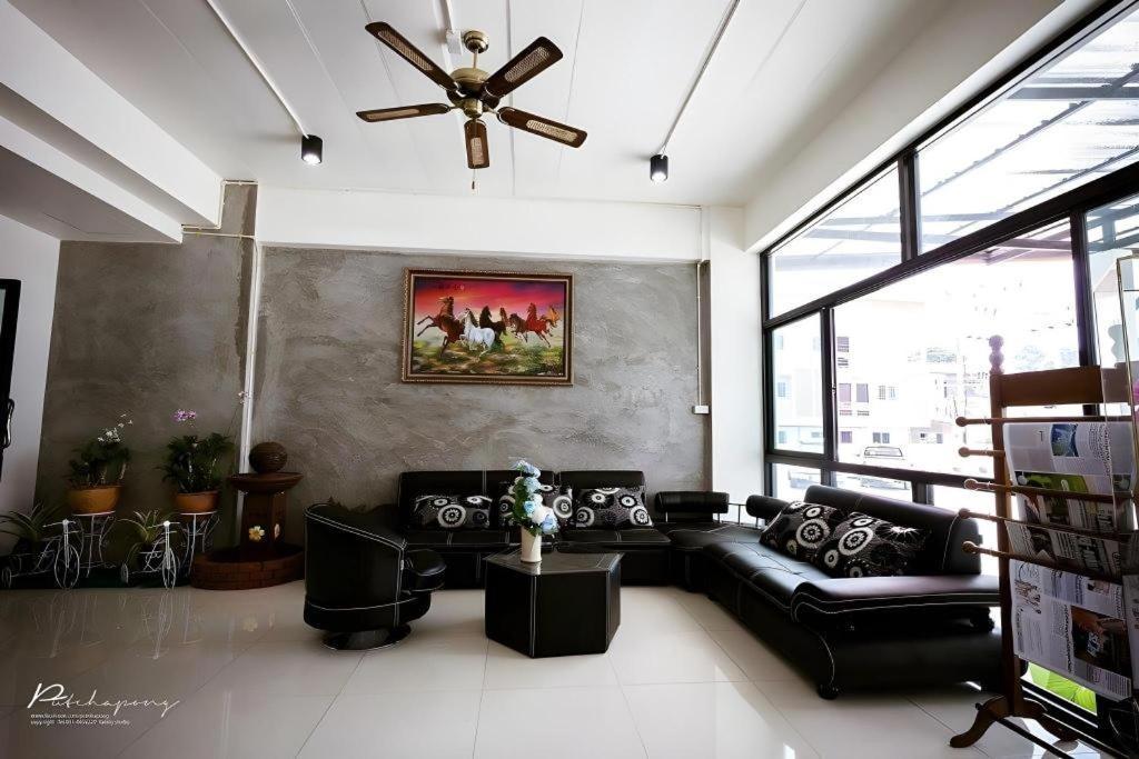 โรงแรมพรสิริ ศรีสะเกษ Sisaket ภายนอก รูปภาพ