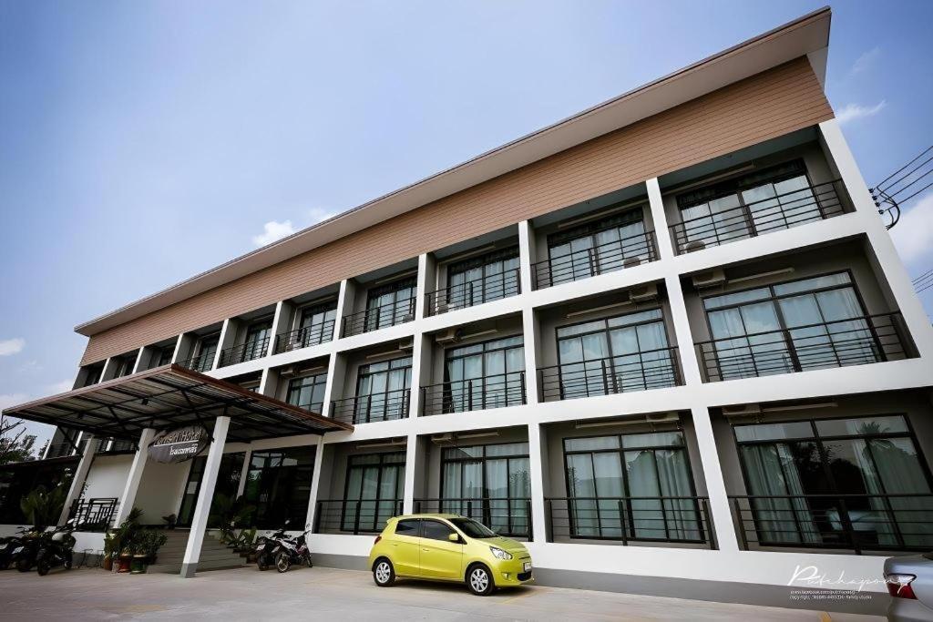 โรงแรมพรสิริ ศรีสะเกษ Sisaket ภายนอก รูปภาพ